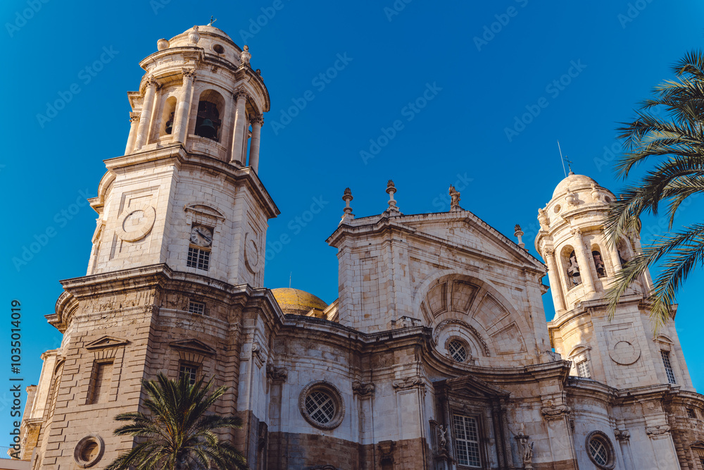 Obraz premium Discovery of the tourist city of Cadiz, its historical monuments and beaches in Spain