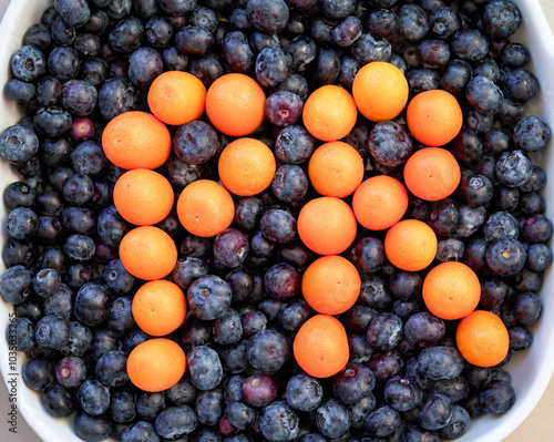 Blaubeeren und Himbeeren Raspberries and Blueberries