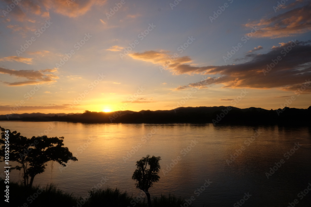 Fototapeta premium sunset over the lake