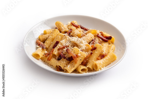 Rigatoni alla gricia, classica ricetta della cucina romana, pasta italiana 