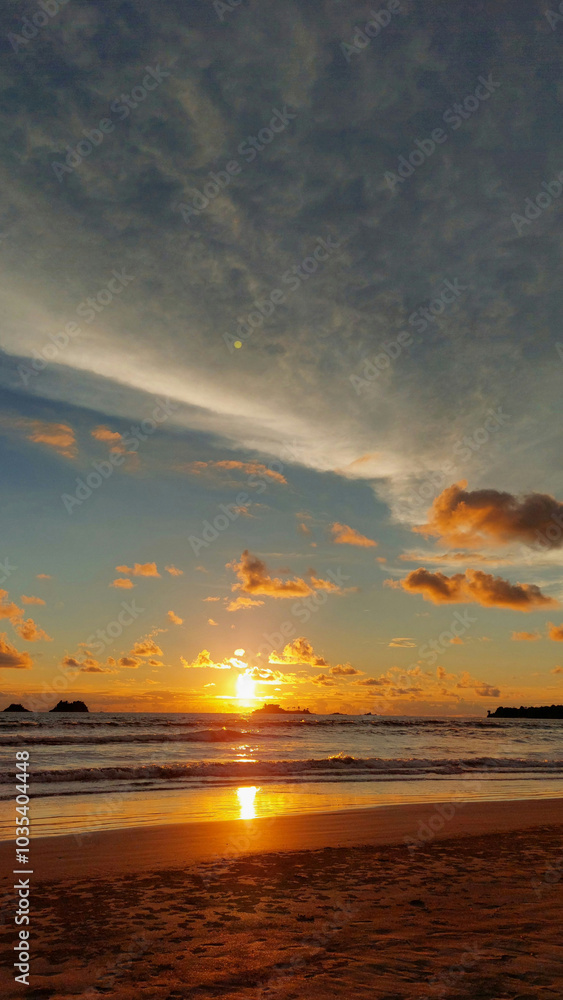 Obraz premium sunset over the ocean