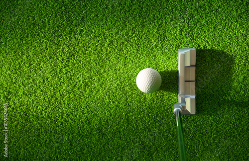 Foto Top view of golf ball and putter on green grass.