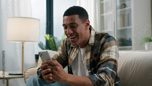 Quadro su tela Surprised excited African American shocked man winner win smartphone achieve rea