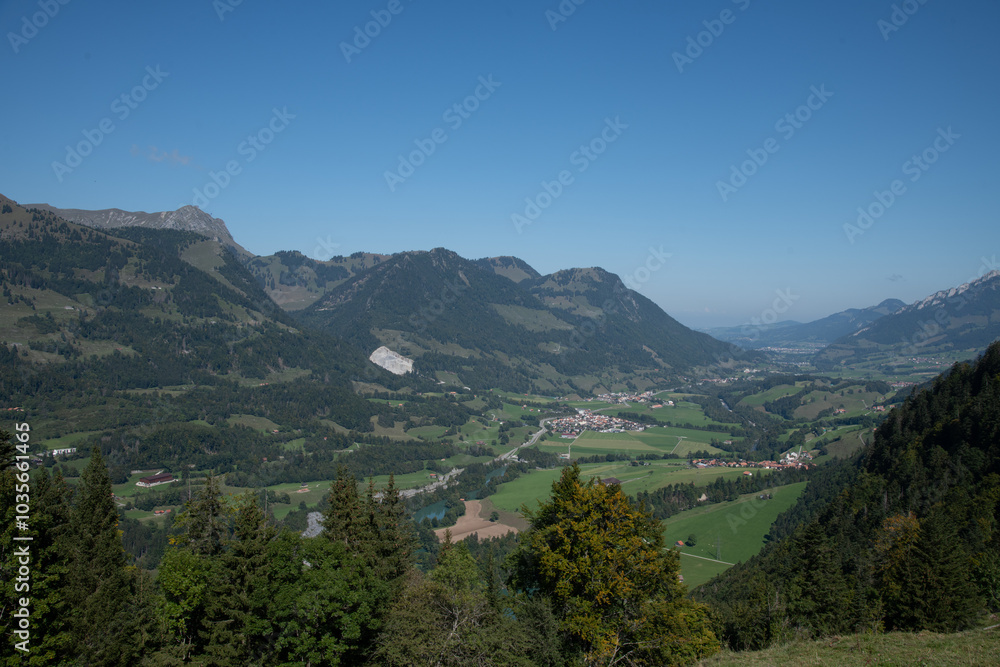 Fototapeta premium Vallée de l'Intyamon. 