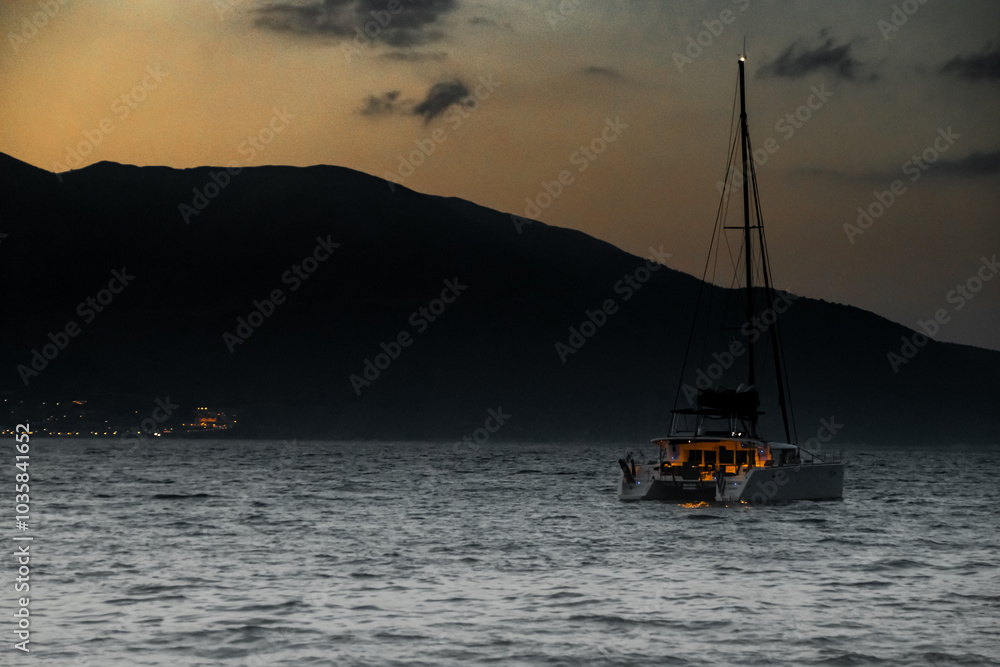 Fototapeta premium boat in the sea at sundown