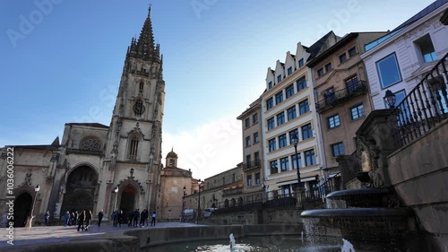 Vista panorámica de la Catedral de Oviedo, Asturias, España. 17 de octubre de 2024.