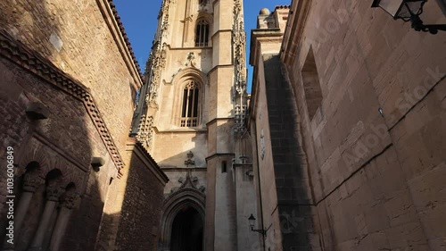 Vista lateral de la Catedral de Oviedo, Asturias, España. 17 de octubre de 2024.