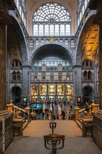 Schilderij op canvas Interior view of the grand hall of Antwerp Central Station, Belgium