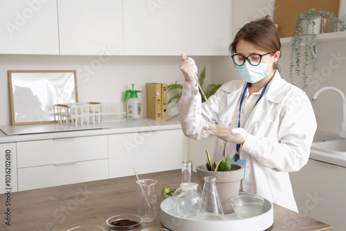 Female scientist in lab coa...