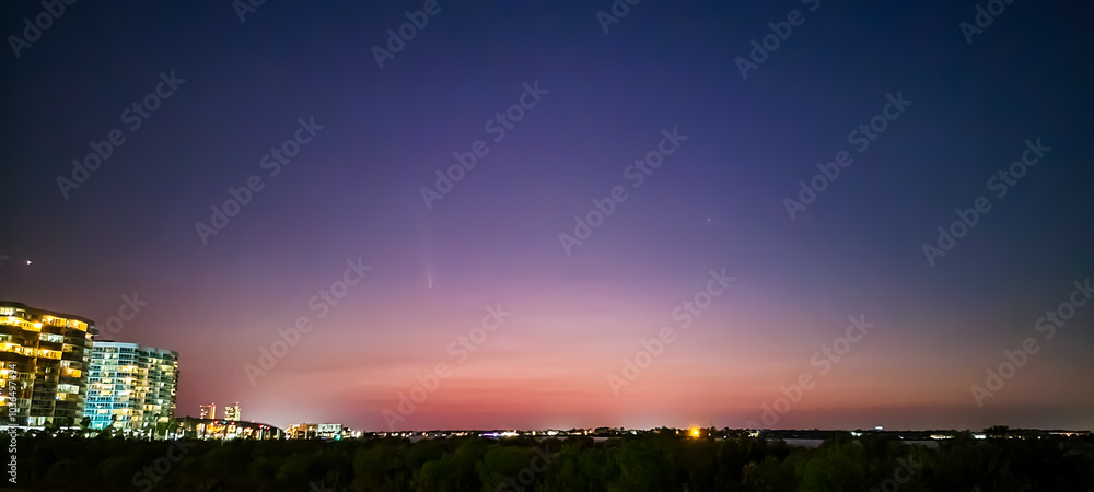 Fototapeta premium Night October Skies in Orange Beach, Alabama, Moon, Stars, Comet Tsuchinshan-ATLAS
