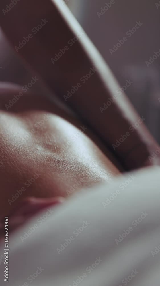 Ganzkörpermassage in UHD (9:16) Slow Motion – Entspannung in Nahaufnahme Ganzkörpermassage in UHD (9:16) Slow Motion – Entspannung in Nahaufnahme