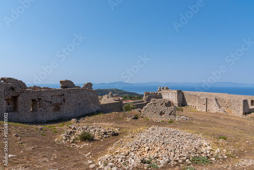 Obraz na płótnie Chlemoutsi (Clermont) castle in Kyllini town, Peloponnese, Greece w salonie