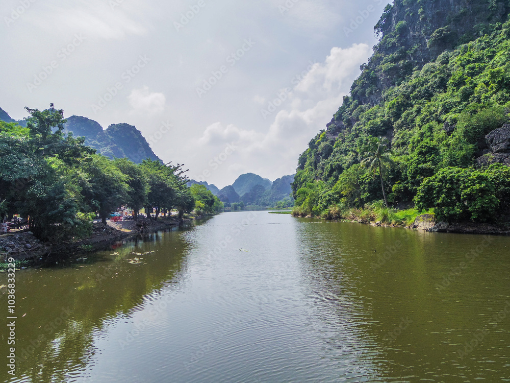 Fototapeta premium 【ベトナム】ニンビン省・古都ホアルー