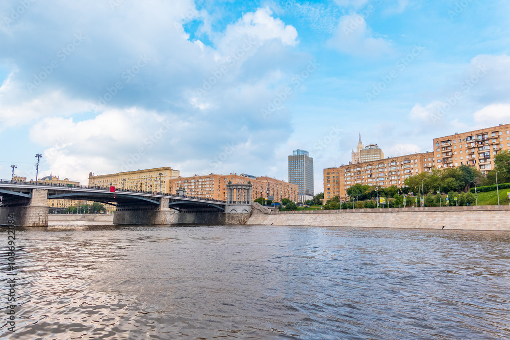 Obraz premium Borodinsky Bridge and Ministry of Foreign Affairs of Russia main building in Moscow. Russia