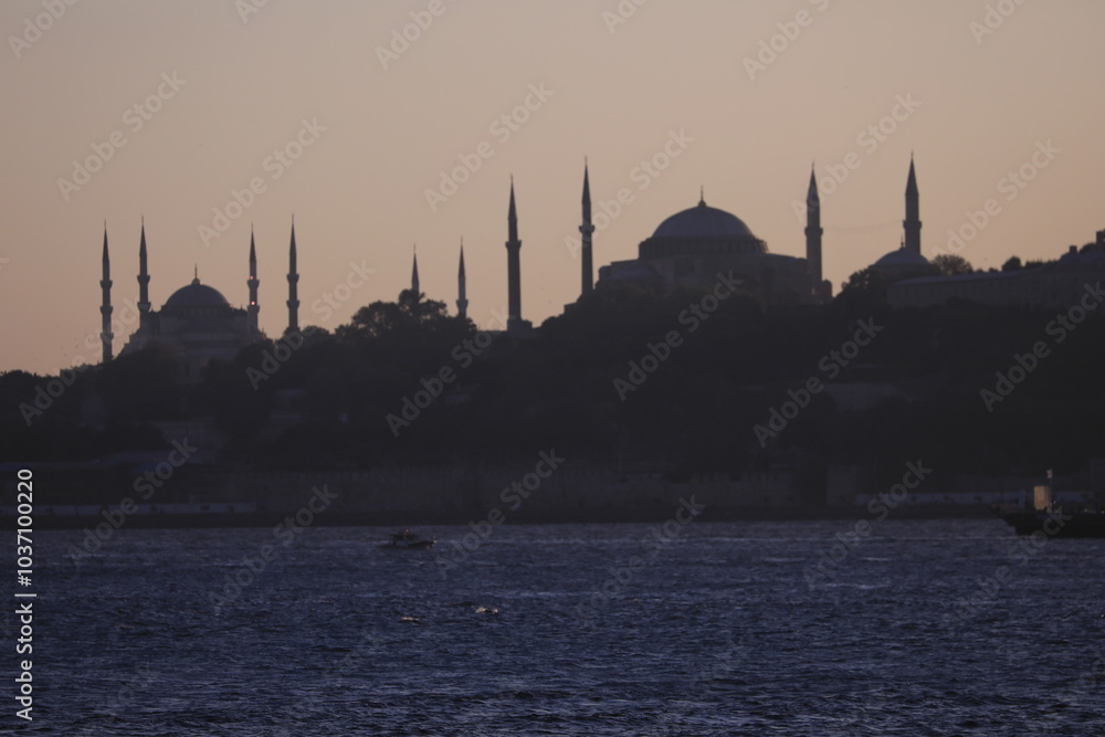 Fototapeta premium silouhette istanbul mosque at sunset