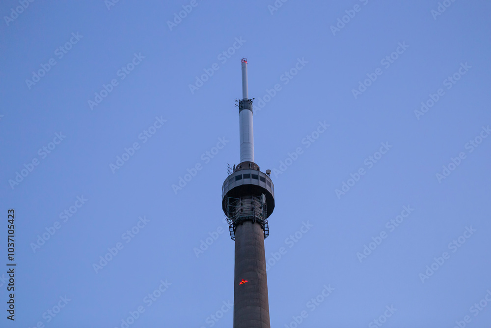 Φωτογραφία The Emley Moor transmitting station is a telecommunications and broadcasting facility on Emley Moor,1 mile west of the village centre of Emley