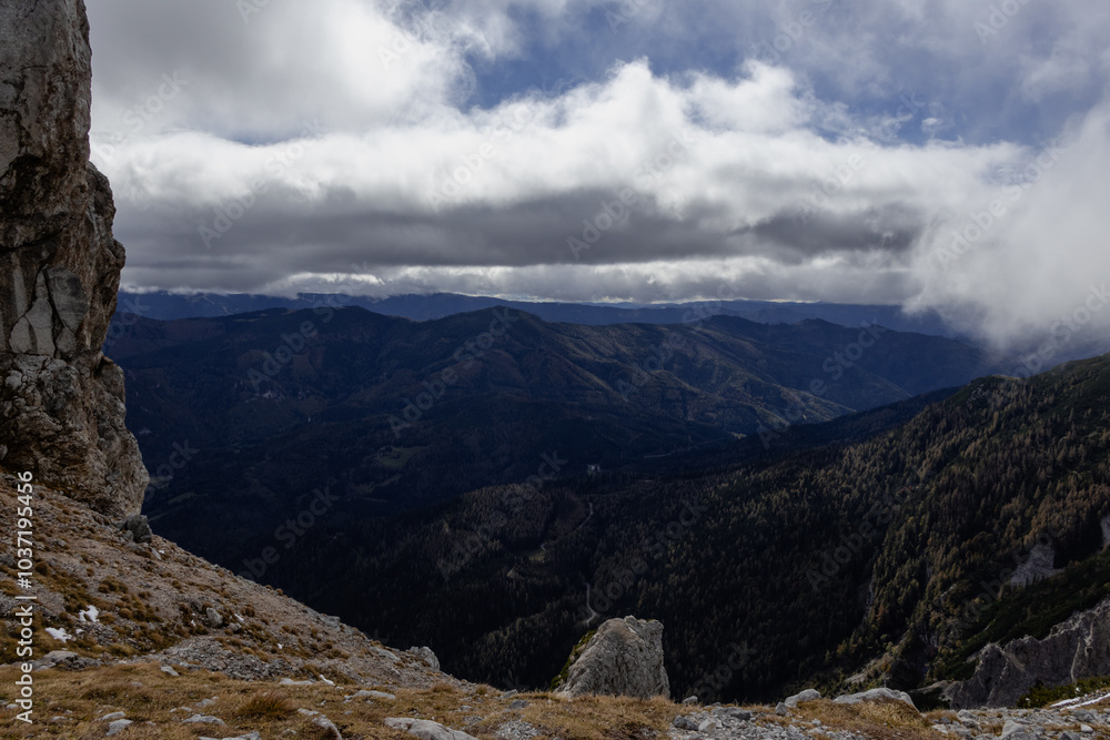 Fototapeta premium A photo of a rocky mountain
