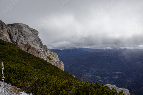 Tableau sur toile A photo of the clouds are gray