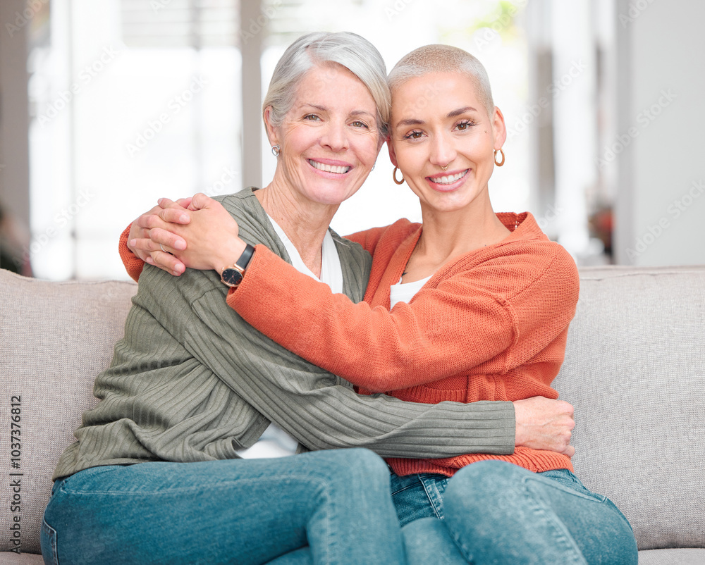 Fotografie Portrait, mom and daughter in house, hug and bonding with parent, women and happy for affection