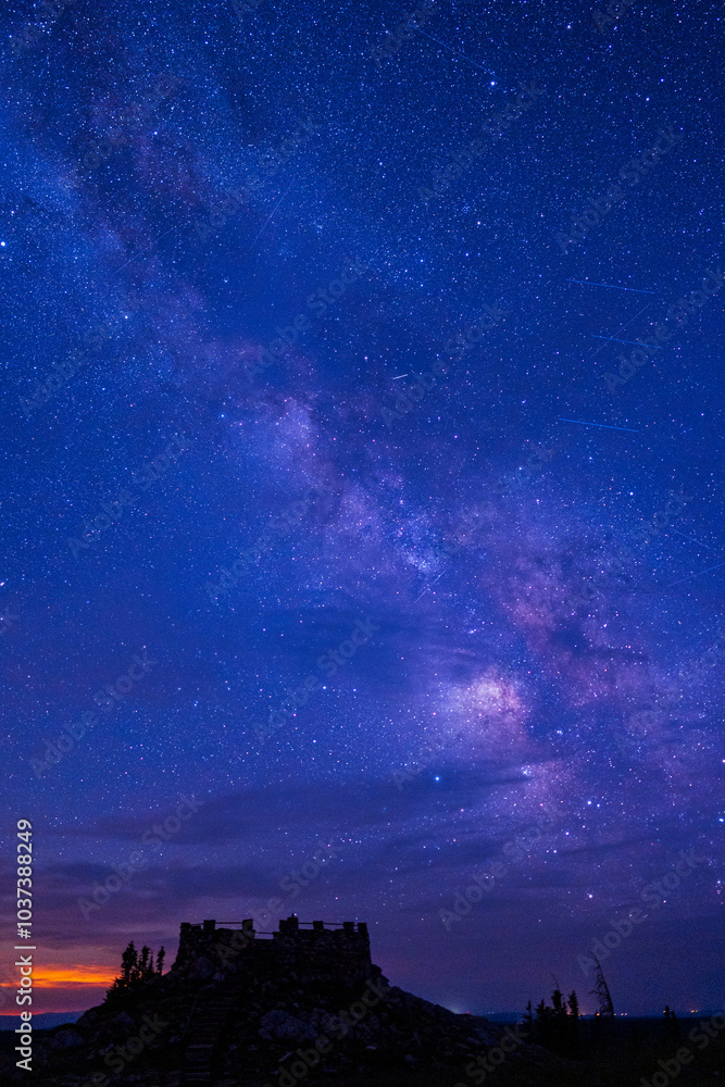 Naklejka premium Libby Flats Observation Area Snowy Range Medicine Bow National Park Wyoming Forest Astro Photography Light Painting Lookout