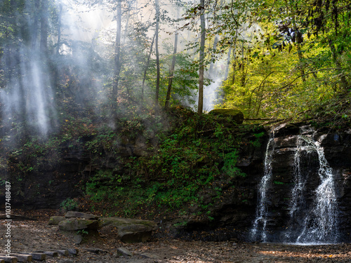 Obraz na płótnie Mystic Falls in Morning Mist w salonie