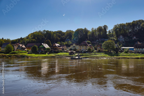 Fähre, Ufer an der Elbe in Wehlen, Landkreis Sächsische Schweiz Osterzgebirge, Sachsen, Deutschland	 photo