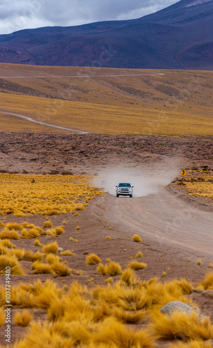 Paisagens Deslumbrantes das Estradas do Deserto do Atacama: Beleza Intocada e Cores Vibrantes em Um Cenário Surreal photo