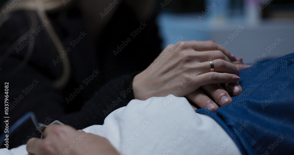 Obraz premium Close-up of hands, showing support and care.