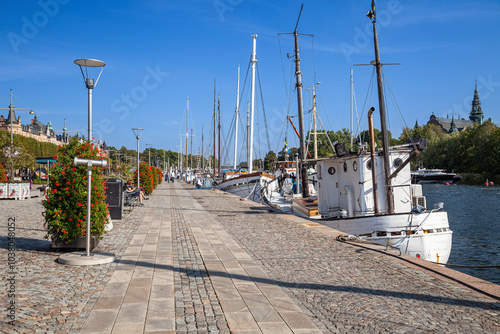 Photography Boulevard Strandvägen, prestigious residential and commercial buildings, waterfr
