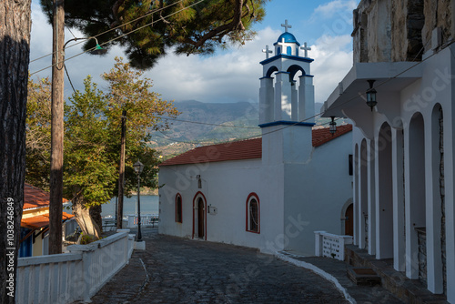 Obraz na płótnie Evdilos village in Ikaria island, Greece w salonie