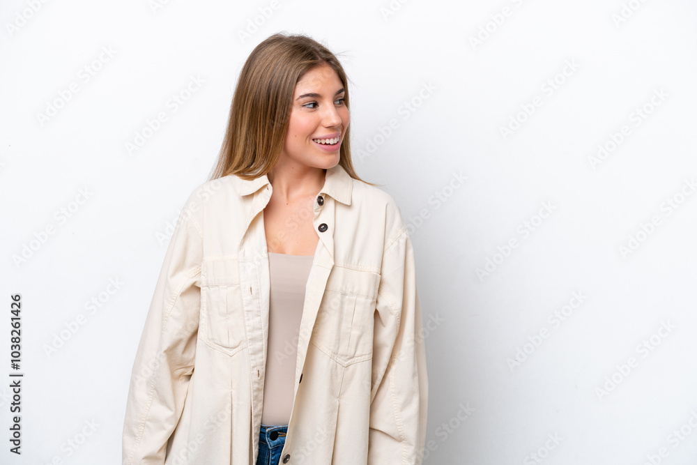 Obraz premium Young caucasian woman isolated on white bakcground looking side