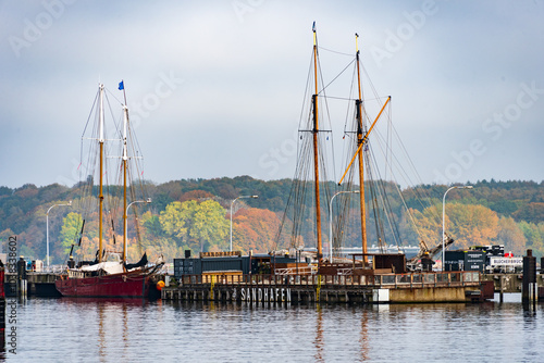 Kiel, Deutschland, 18. Okt. 2024 herbstliche Impressionen vom Kieler Hafen entlang der Kiellinie photo