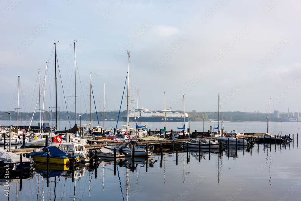 Kiel, Deutschland, 18. Okt. 2024 herbstliche Impressionen vom Kieler Hafen entlang der Kiellinie Kiel, Deutschland, 18. Okt. 2024 herbstliche Impressionen vom Kieler Hafen entlang der Kiellinie