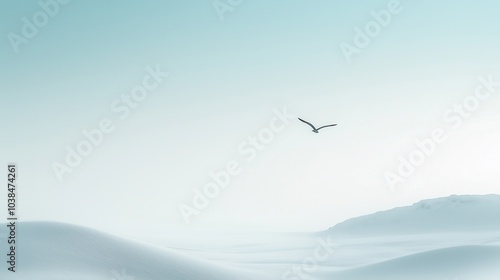Vogel über schneebedeckter Landschaft