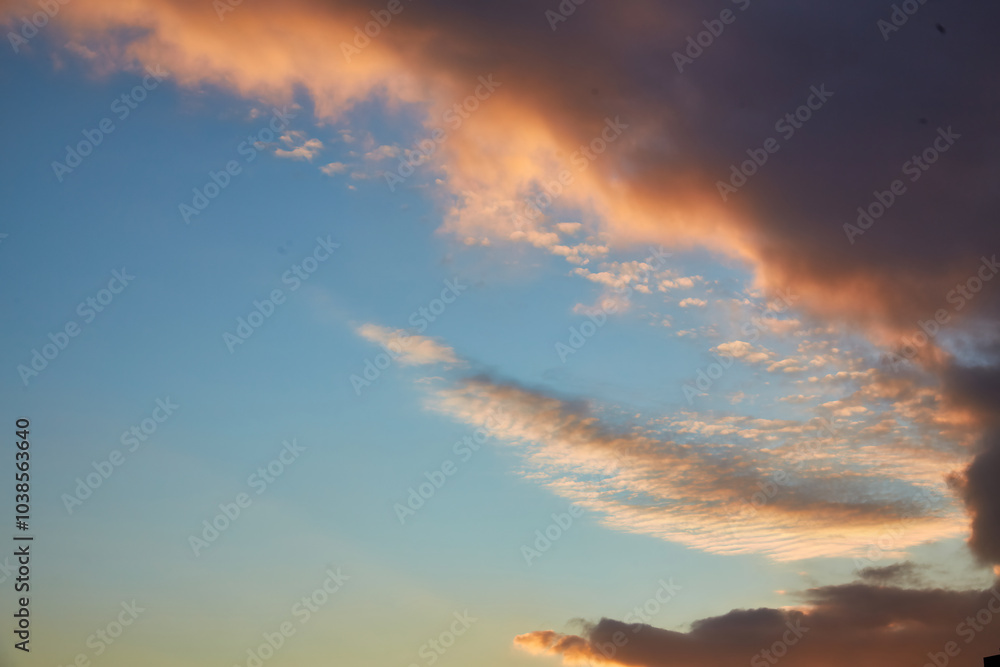 Obraz premium Soft Golden Clouds at Sunset