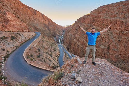 Εκτύπωση καμβά traveler stopping and enjoying the view of the gorges of Dad s in the canyons of
