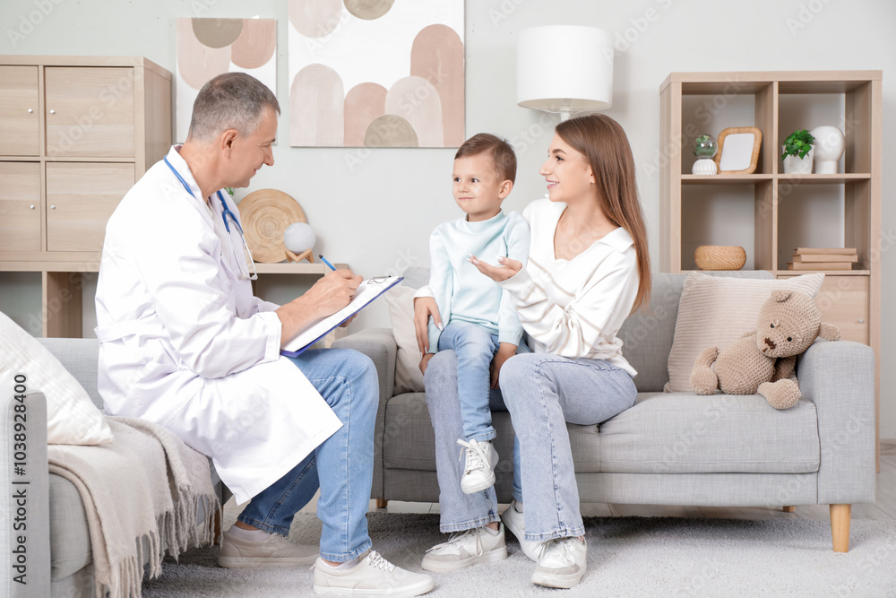 Obraz premium Doctor visiting his little patient at home