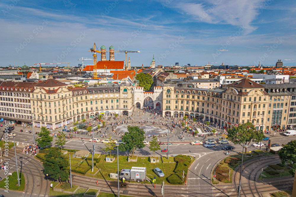 Fototapeta premium Panoramablick über den Stachus, Münchens Wahrzeichen und Stadtansicht