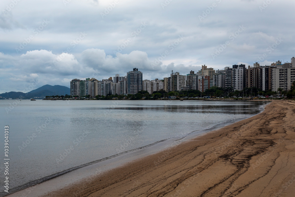 Naklejka premium dia nublado na avenida beira-mar norte Florianópolis SC Brasil Florianopolis