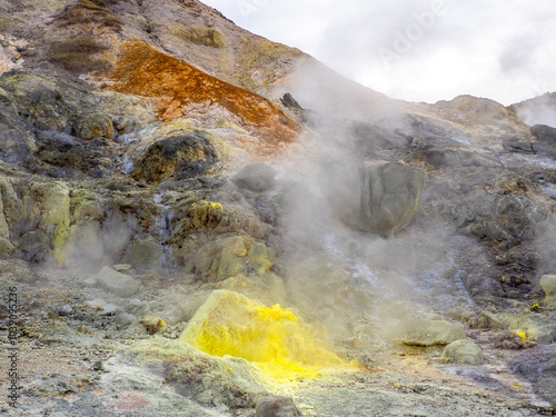 Obraz na płótnie 玉川温泉で噴気孔から火山ガスが噴出している様子（秋田県仙北市）