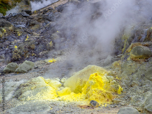 Obraz na płótnie 玉川温泉で噴気孔から火山ガスが噴出している様子（秋田県仙北市）