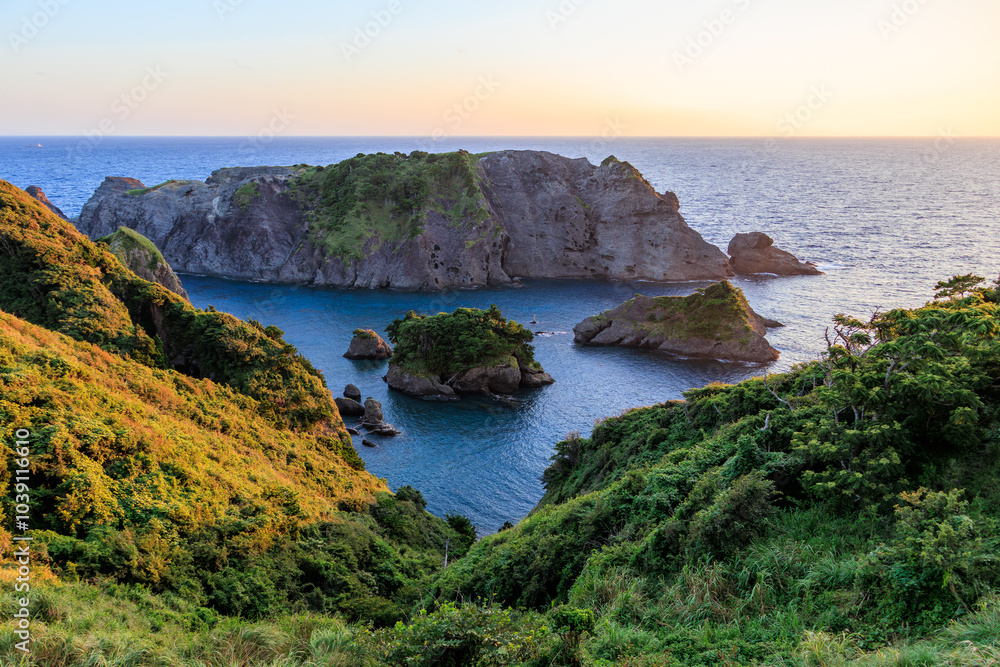 ヒリゾ浜と中木沖、太平洋に沈む美しい夕陽。
伊豆半島の最南端、あいあい岬の太平洋を見渡す展望台にあるカフェ。
夕陽が美しい。
静岡県伊豆半島賀茂郡南伊豆町入間あいあい岬-2024
ヒリゾ浜と中木沖、太平洋に沈む美しい夕陽。
伊豆半島の最南端、あいあい岬の太平洋を見渡す展望台にあるカフェ。
夕陽が美しい。
静岡県伊豆半島賀茂郡南伊豆町入間あいあい岬-2024