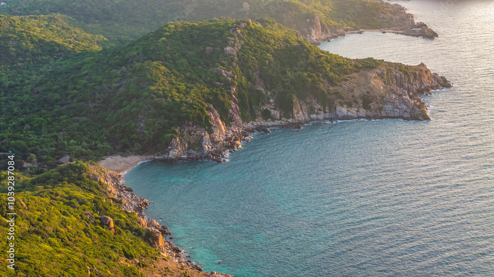 Obraz premium Beautiful Nui Chua national park beach with turquoise color water and Vinh Hy bay, during summer in Ninh Thuan, Vietnam.