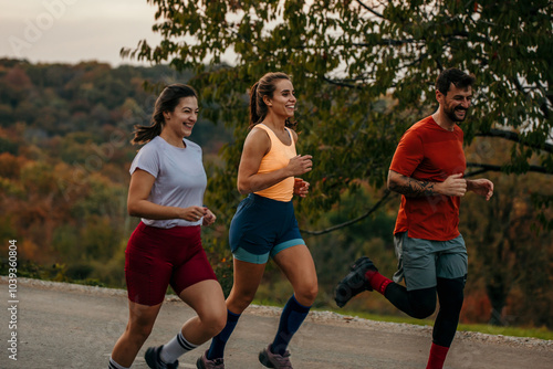 Φωτογραφία Shot of a fitness group running along a rural highway