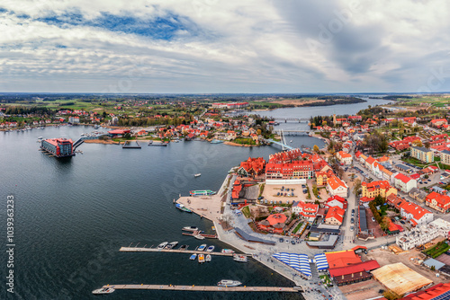 Fototapeta Naklejka Na Ścianę i Meble -   Mikołajki- miasto na Mazurach.