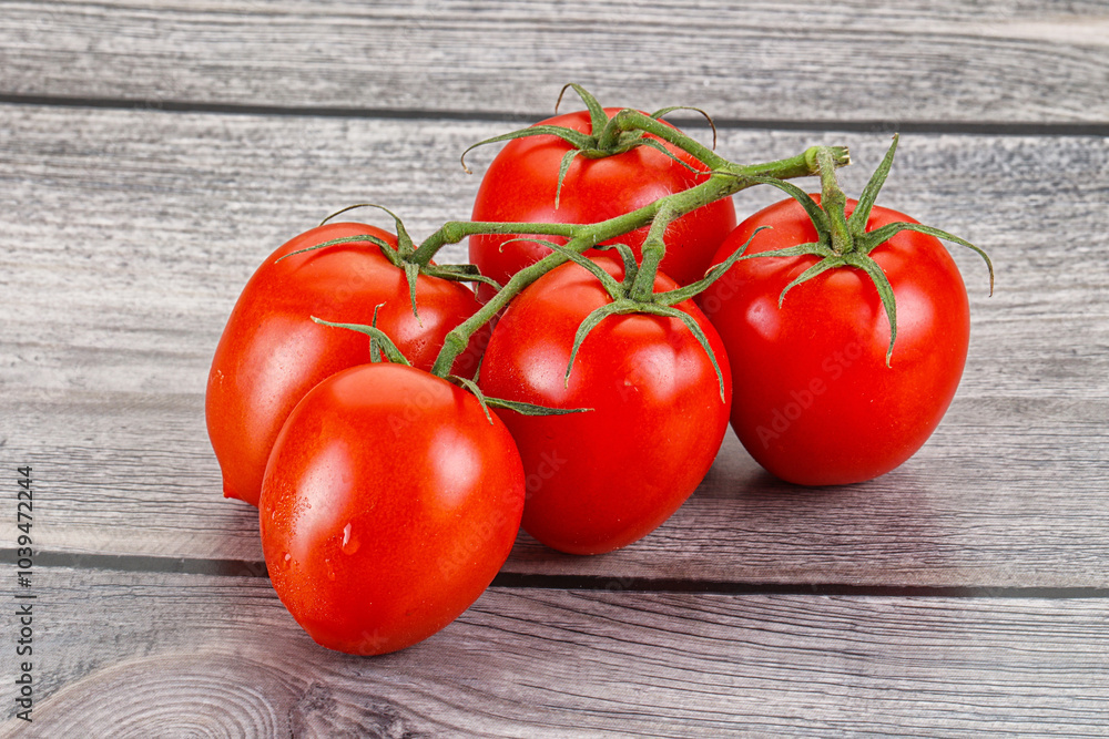 Raw red Flamenco tomato branch Raw red Flamenco tomato branch