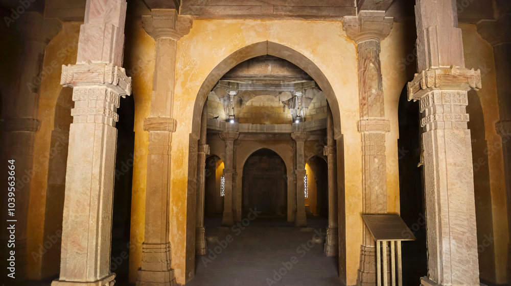 Obraz premium Inside view of Ranakdevi Mahal, Uparkot Fort, Junagadh, Gujarat, India.