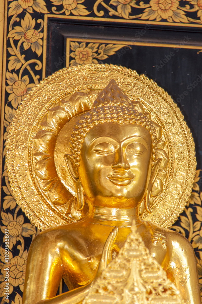 Fototapeta premium golden buddha statue in temple