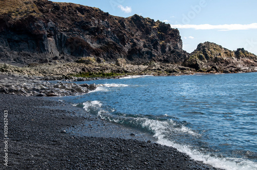 Canvas Print Djupalonssandur Beach Iceland, view alone black pebble beach to headland