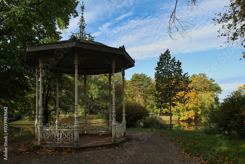 Pavillion im Palmengarten, Park, im Herbst, Leipzig, Sachsen, Deutschland